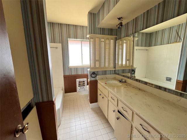 4450 W Lakeshore Run, Cleveland, OK 74020