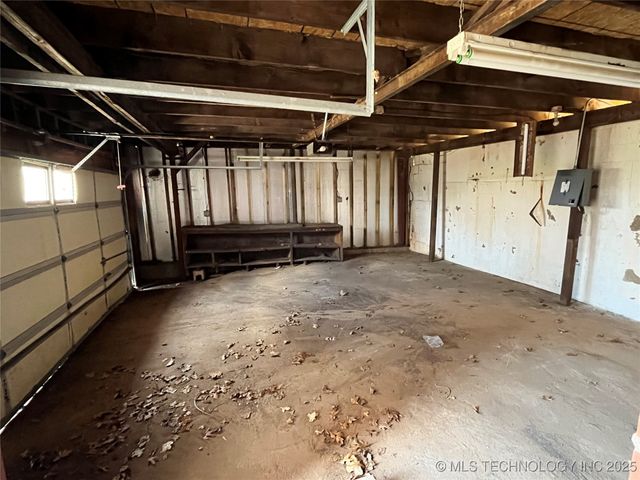 4450 W Lakeshore Run, Cleveland, OK 74020