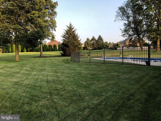 75 RIDING SILKS LN, York, PA 17404