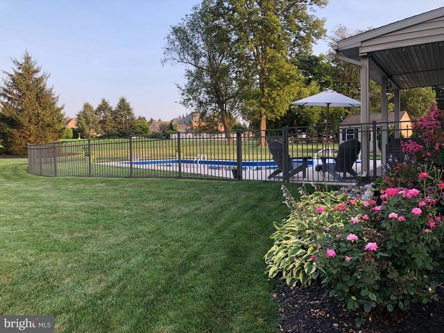 75 RIDING SILKS LN, York, PA 17404