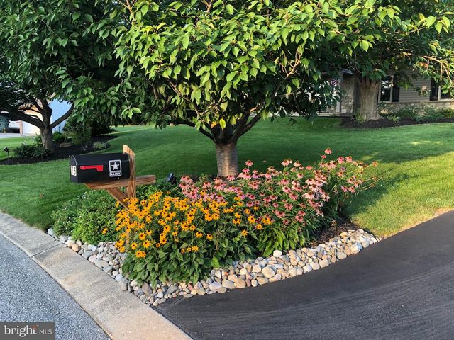 75 RIDING SILKS LN, York, PA 17404