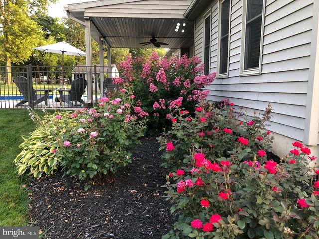 75 RIDING SILKS LN, York, PA 17404