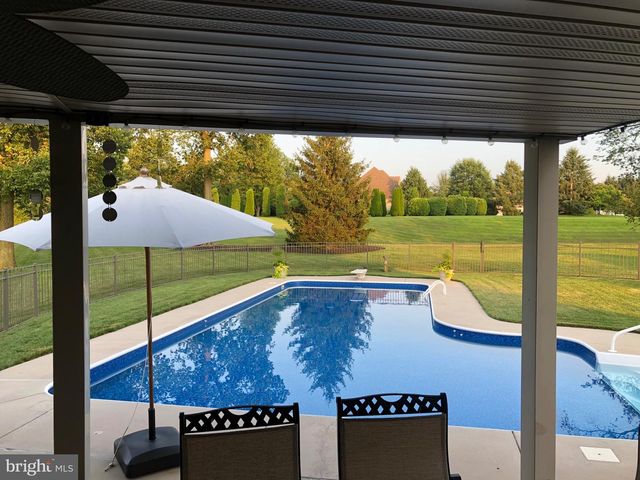 75 RIDING SILKS LN, York, PA 17404