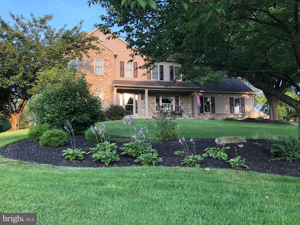 75 RIDING SILKS LN, York, PA 17404