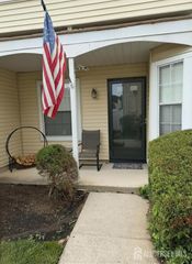 30 Mill Run, Hightstown, NJ 08520