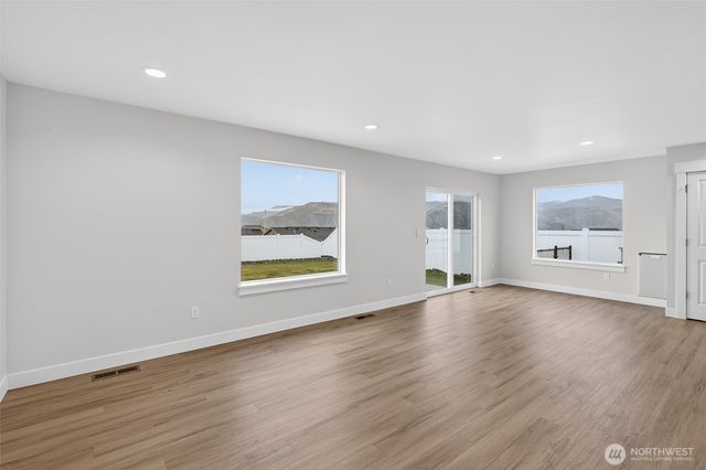 2348 Noah Street SE, East Wenatchee, WA 98802