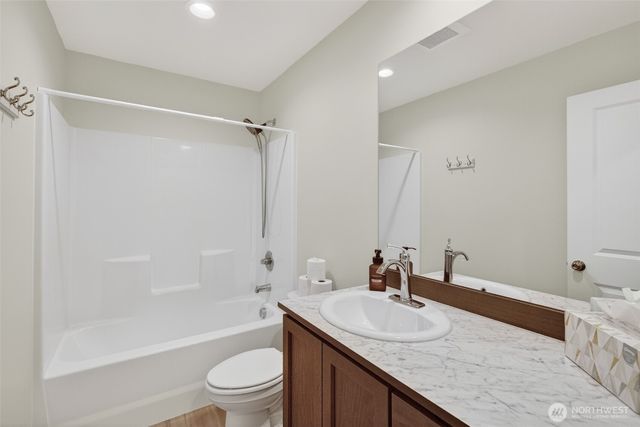 2348 Noah Street SE, East Wenatchee, WA 98802