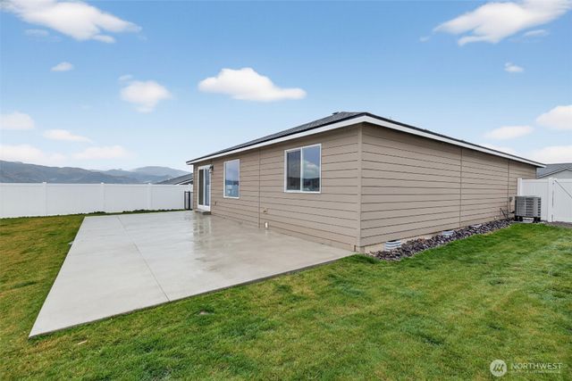 2348 Noah Street SE, East Wenatchee, WA 98802