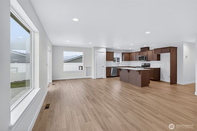 2348 Noah Street SE, East Wenatchee, WA 98802