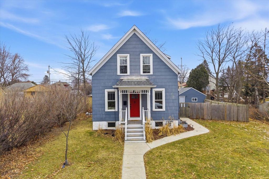 526 N Montgomery STREET, Port Washington, WI 53074