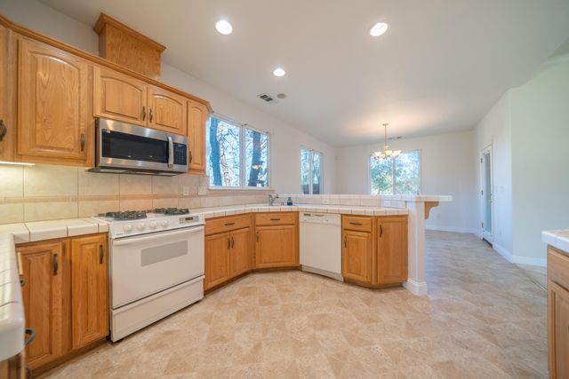 6677 Horsemans Way, Anderson, CA 96007