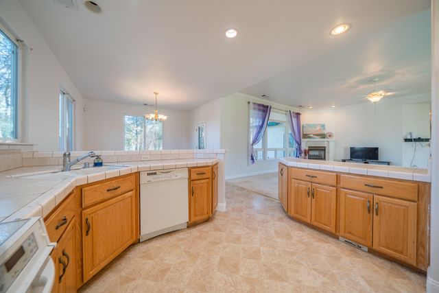 6677 Horsemans Way, Anderson, CA 96007