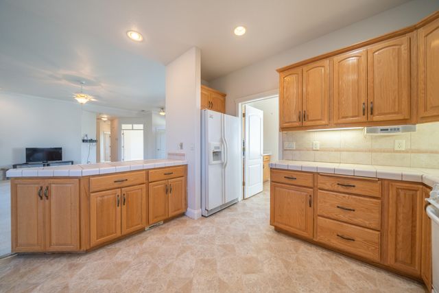 6677 Horsemans Way, Anderson, CA 96007