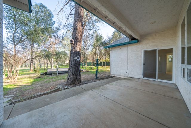 6677 Horsemans Way, Anderson, CA 96007