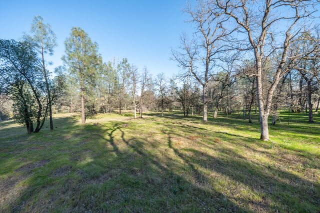 6677 Horsemans Way, Anderson, CA 96007