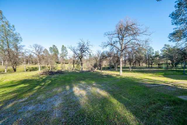 6677 Horsemans Way, Anderson, CA 96007