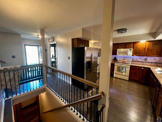 6330 SW Wanamaker Rd, Auburn, KS 66402