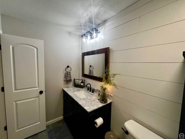 6330 SW Wanamaker Rd, Auburn, KS 66402