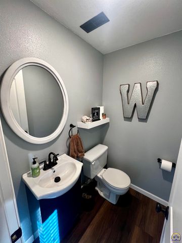 6330 SW Wanamaker Rd, Auburn, KS 66402