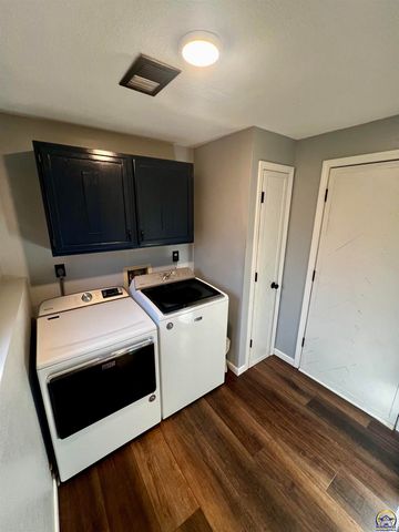 6330 SW Wanamaker Rd, Auburn, KS 66402