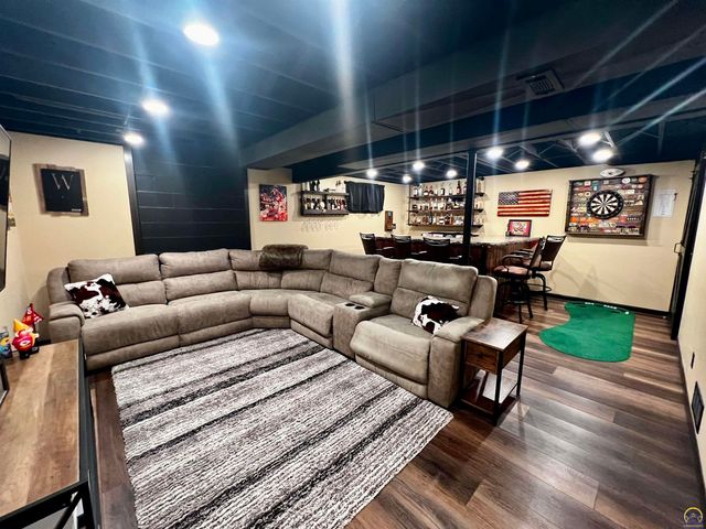6330 SW Wanamaker Rd, Auburn, KS 66402