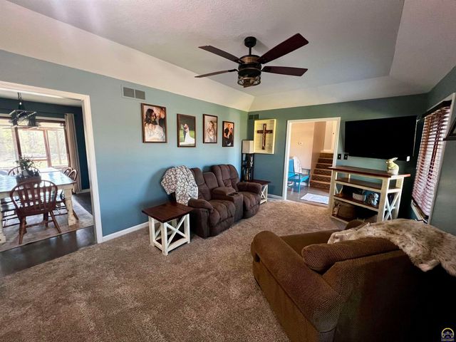 6330 SW Wanamaker Rd, Auburn, KS 66402