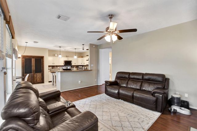 1809 Oak Wood Drive E, Pearland, TX 77581