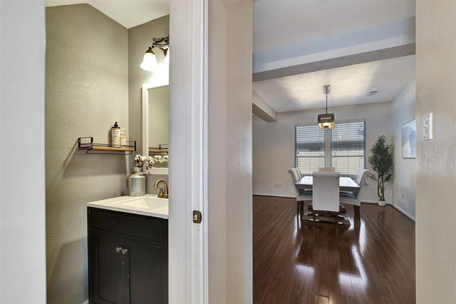 1809 Oak Wood Drive E, Pearland, TX 77581