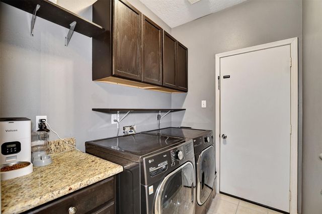 1809 Oak Wood Drive E, Pearland, TX 77581