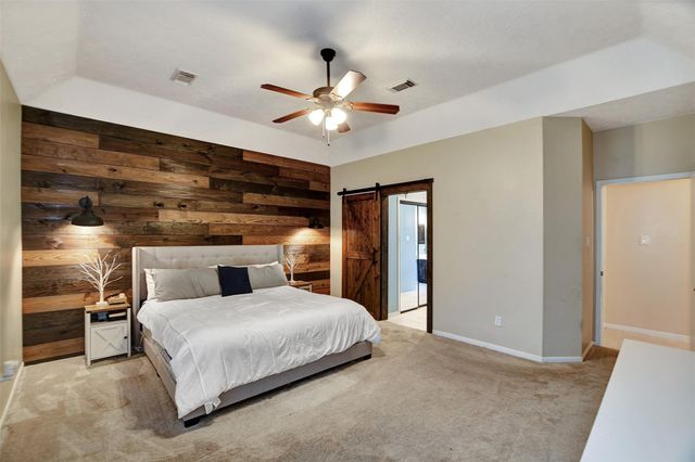 1809 Oak Wood Drive E, Pearland, TX 77581