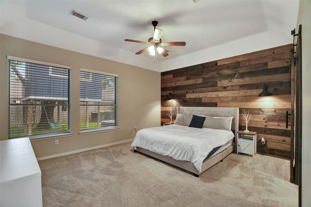 1809 Oak Wood Drive E, Pearland, TX 77581