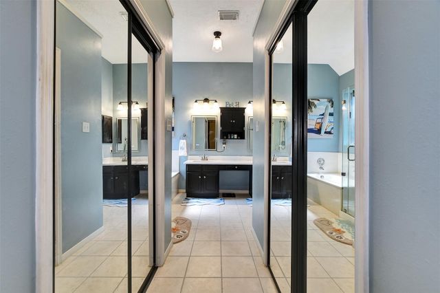 1809 Oak Wood Drive E, Pearland, TX 77581