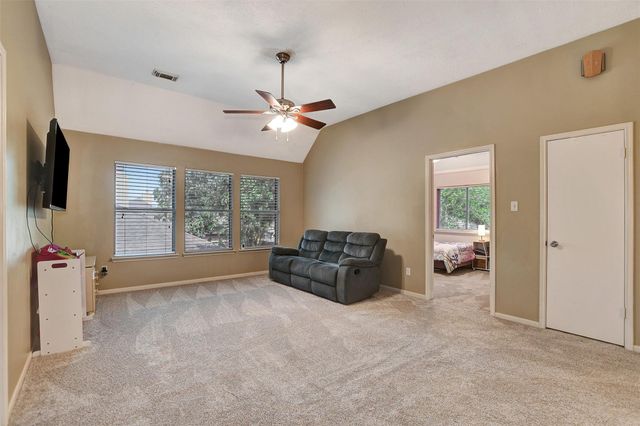 1809 Oak Wood Drive E, Pearland, TX 77581