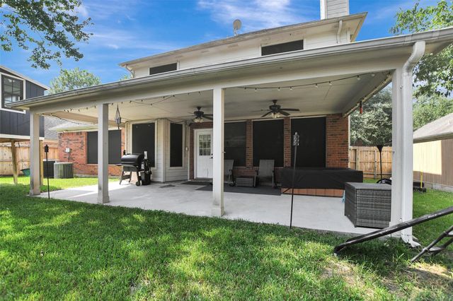 1809 Oak Wood Drive E, Pearland, TX 77581