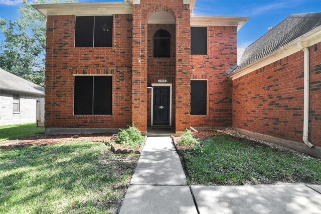 1809 Oak Wood Drive E, Pearland, TX 77581