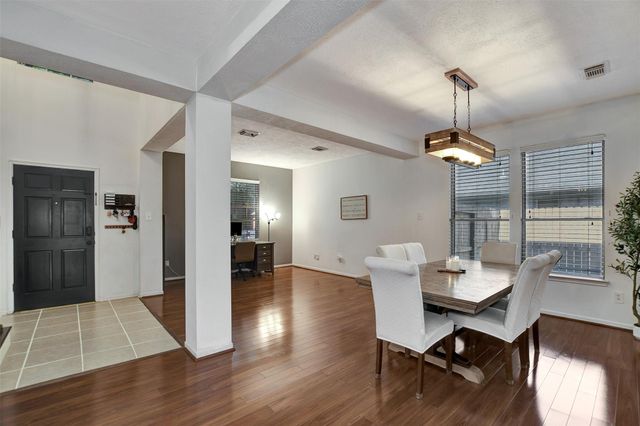 1809 Oak Wood Drive E, Pearland, TX 77581