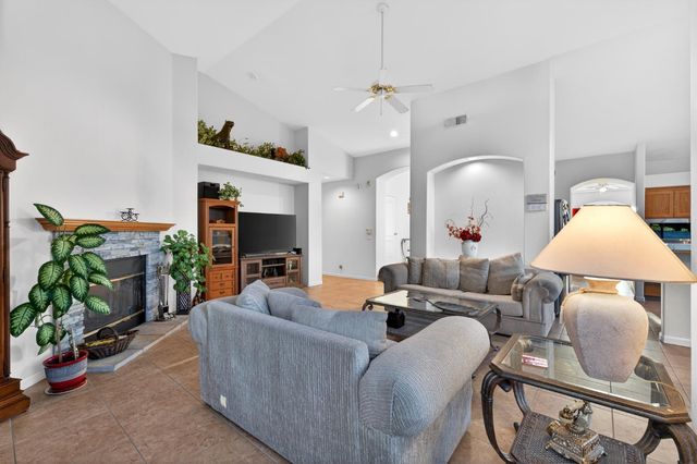 2995 E Pryor Drive, Fresno, CA 93720