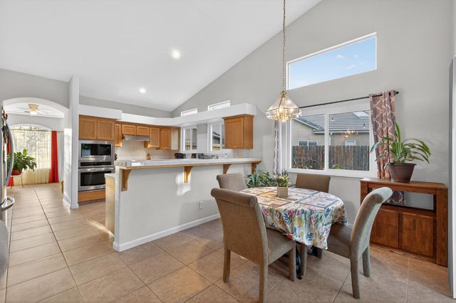 2995 E Pryor Drive, Fresno, CA 93720