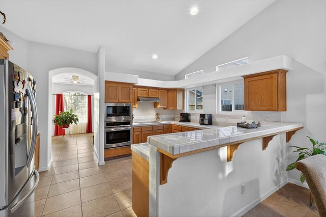 2995 E Pryor Drive, Fresno, CA 93720