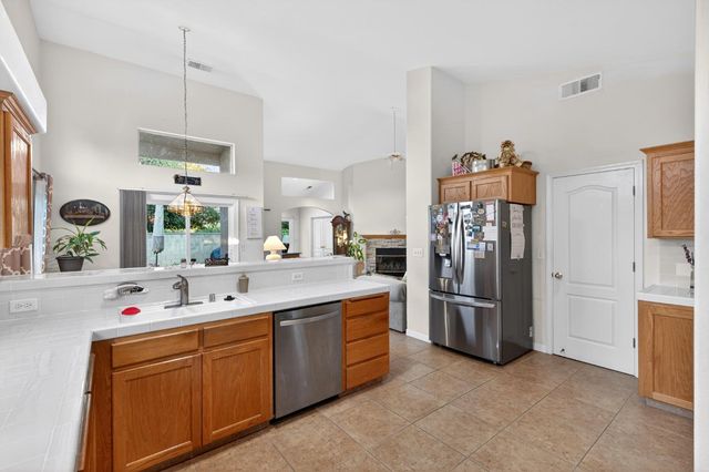 2995 E Pryor Drive, Fresno, CA 93720