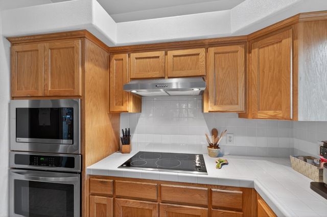 2995 E Pryor Drive, Fresno, CA 93720