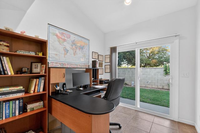 2995 E Pryor Drive, Fresno, CA 93720