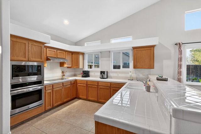 2995 E Pryor Drive, Fresno, CA 93720