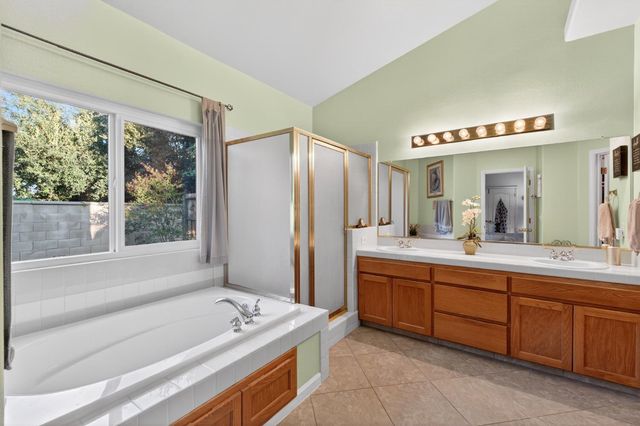 2995 E Pryor Drive, Fresno, CA 93720