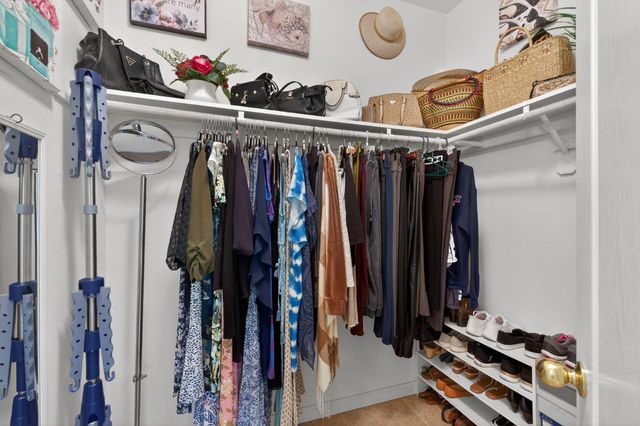 2995 E Pryor Drive, Fresno, CA 93720