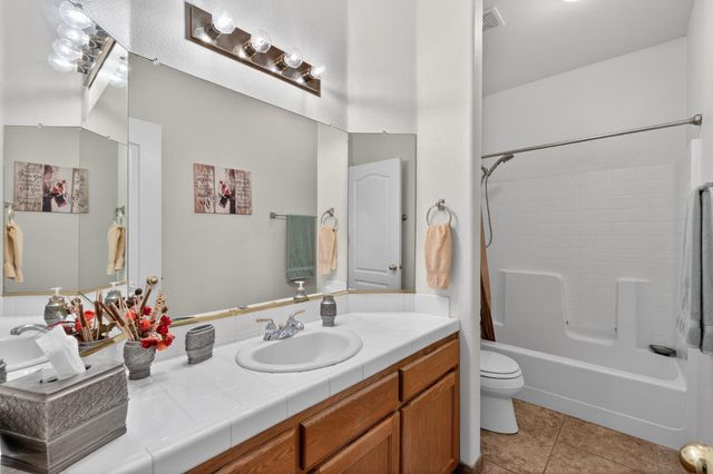 2995 E Pryor Drive, Fresno, CA 93720