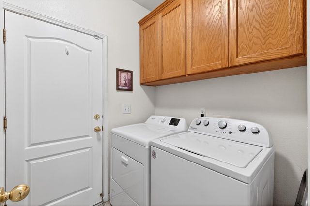 2995 E Pryor Drive, Fresno, CA 93720