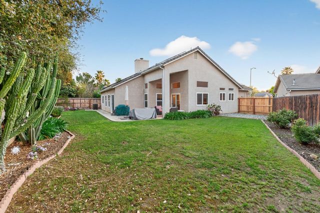 2995 E Pryor Drive, Fresno, CA 93720