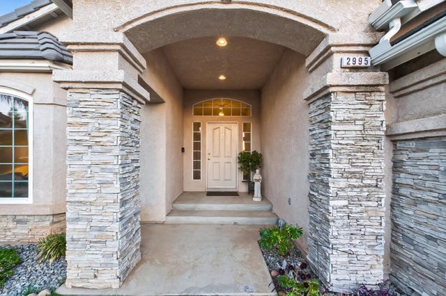 2995 E Pryor Drive, Fresno, CA 93720