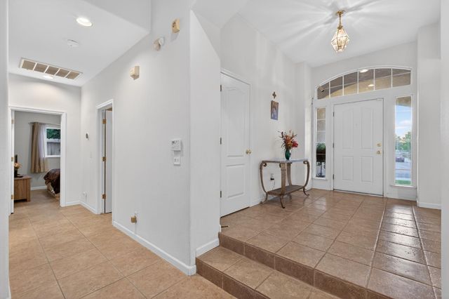 2995 E Pryor Drive, Fresno, CA 93720